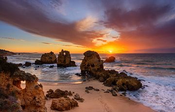 Zonsondergang in de Algarve, Portugal van Adelheid Smitt