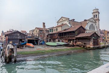 Scheepswerf voor gondolas in centrum van Venetie, Italie