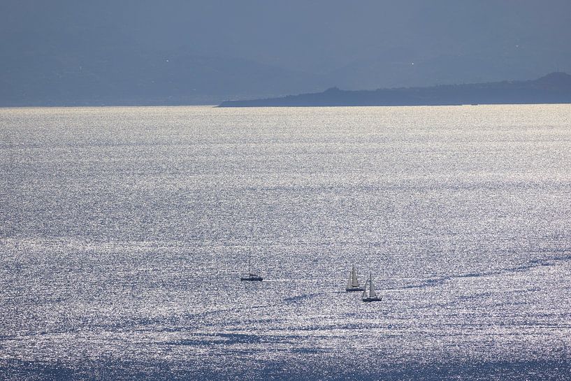 Voiliers sur la mer Tyrrhénienne au large de la Sicile par Piet Hein Schuijff