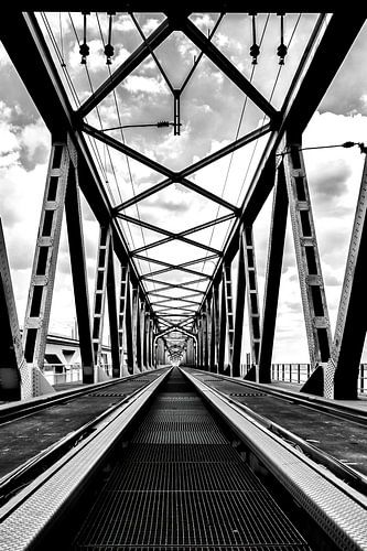 Tussen de spoorrails