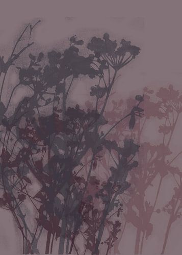 Bloemen in donkerpaars, taupe en chocolade. Abstracte botanische kunst.