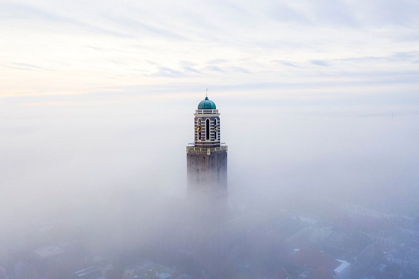Peperbus dans le brouillard Zwolle par Thomas Bartelds