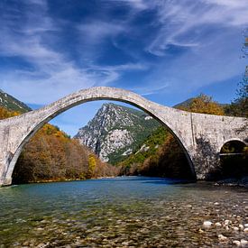 Le pont de Plaka sur Harry Cathunter