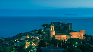 Blaue Stunde über Castiglione della Pescaia, Toskana