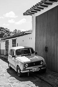 Oude Renault 4 Amigo Fiel auto in Colombia | Zuid Amerika van Ellis Peeters