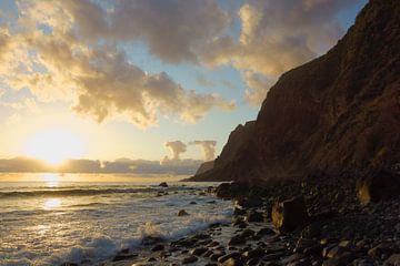 Zonsondergang in Madeira van Michel van Kooten