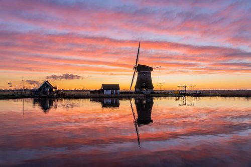 Zonsondergang bij molen De Woudaap