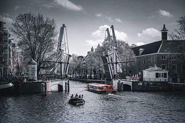 Amsterdam aux Pays-Bas n'est pas seulement noir et blanc