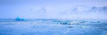 Gletsjerlagune winterochtend (panoramafoto) van Sascha Kilmer