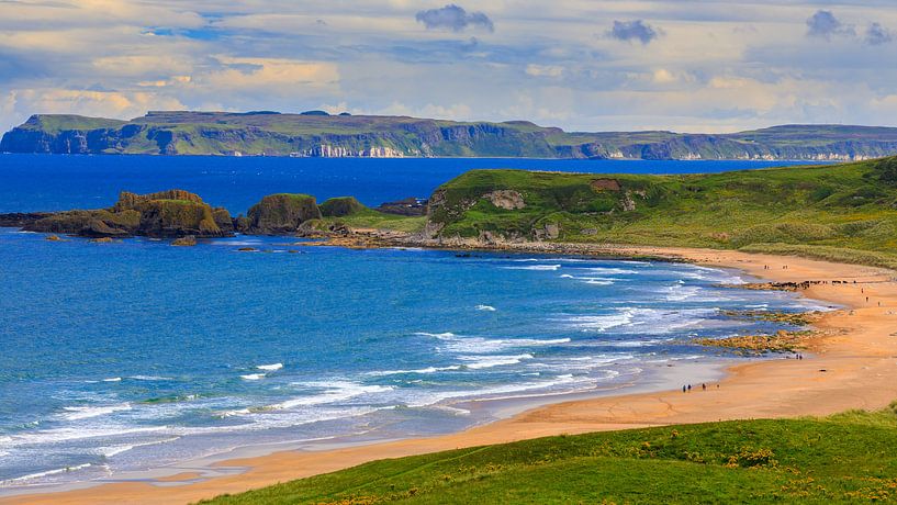 Une large vue sur un paysage d'Irlande du Nord par Henk Meijer Photography