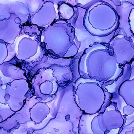 Abstract work in shades of purple by Mariska Vereijken