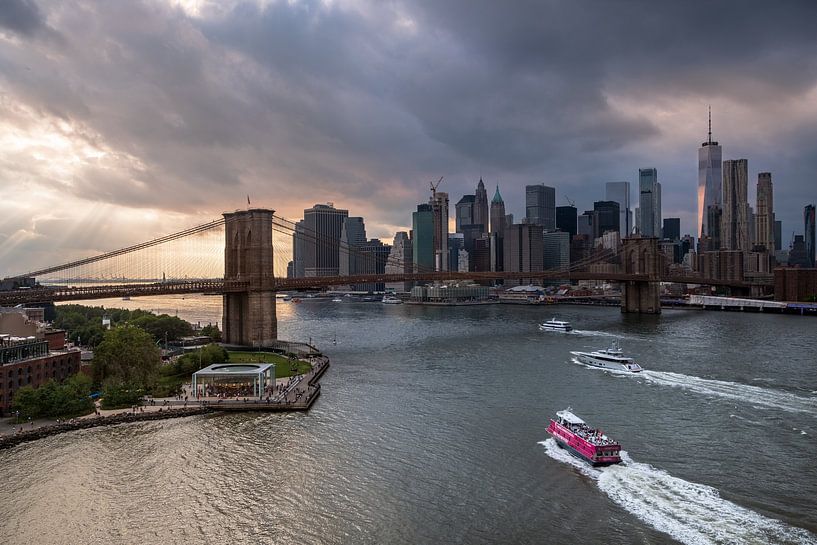 East River avec le pont de Brooklyn par Kurt Krause
