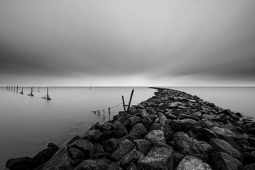 Houtribdijk Schwarzer und weißer Rest.