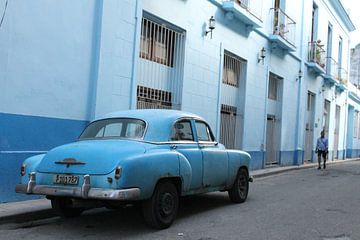 Blauwe auto van Astrid Decock