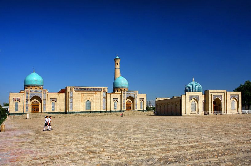 Khast-Imam-Platz in Taschkent Usbekistan von Yvonne Smits