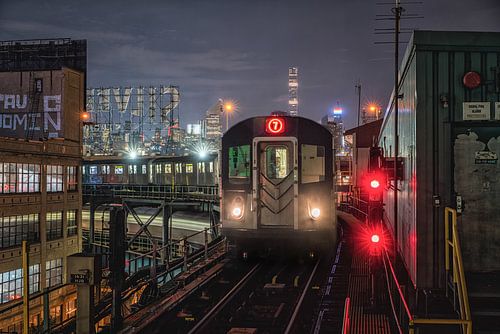 New York Metro – Stoere Nachtelijke Stadsfotografie als Wanddecorati