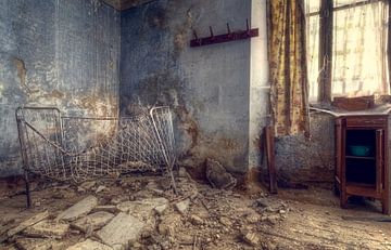 Children's room in Abandoned Hotel. by Roman Robroek