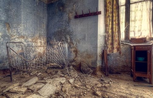 Chambre d'enfant dans un hôtel abandonné.