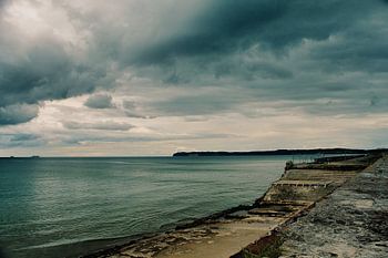 Gloomy Beach – Strand von Prora mit verfallener Kaimauer