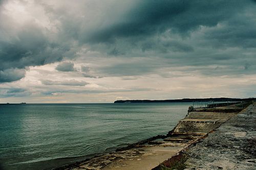 Gloomy Beach – Het strand van Prora met een vervallen kademuur