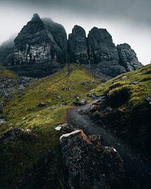 Nebel um die Gipfel des Storr von Jip van Bodegom