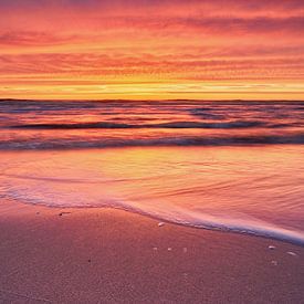 Zonsondergang aan zee van Harro Jansz