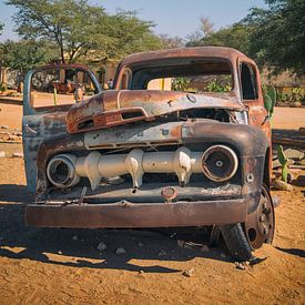 Vieille voiture sur Danielle van Leeuwaarden