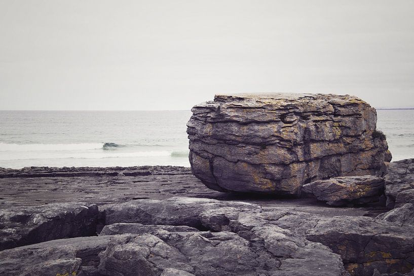 Irlande - Burren - Bloc de calcaire sur la plage de Fanore par Western Exposure