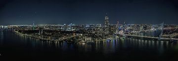 Bruisend Rotterdam by night als panorama van Willem Woudenberg / Photobywim