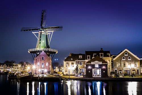 Windmill de Adriaan in Haarlem by Leon Weggelaar