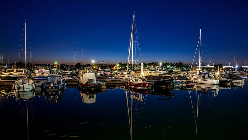 Roermond by night van Maurice Meerten