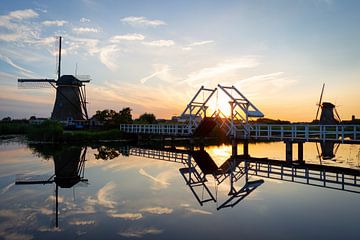 Kinderdijk bij zonsondergang van Mylène Amoureus