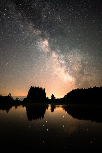 Melkweg in de Allgäu boven de Eschachvijver van Leo Schindzielorz