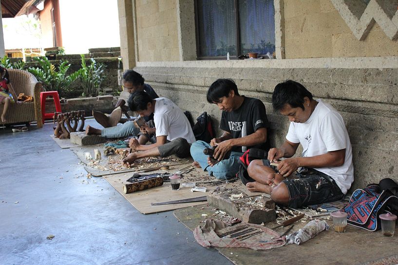 Indonesië: Werkende mannen by Raoul van de Weg