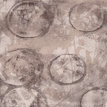 Minimalist abstract in neutral colors by Dina Dankers