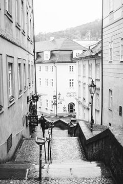 Escaliers à Prague sur Patrycja Polechonska