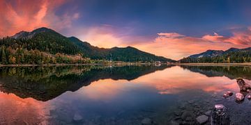 Le lac Spitzingsee en Bavière dans la belle lumière du matin sur Voss Fine Art Fotografie