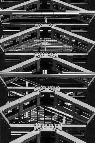 Detailaufnahme des Treppenhauses eines Schachtgerüsts einer alten Kohlemine.