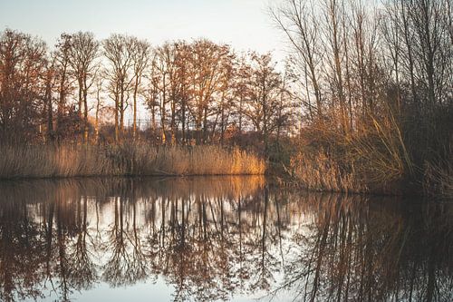 Valleikanaal bij zonsondergang