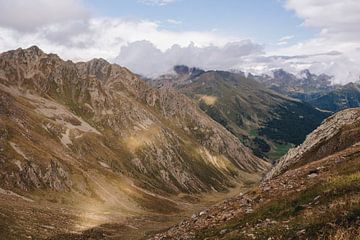 Pieken en dalen in de Dolomieten van Italië, hoge bergen en vergezichten
