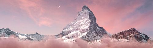 Panoramisch uitzicht op de Matterhorn tegen een heldere hemel