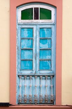 Porte de balcon en couleur sur Jolanda van Eek en Ron de Jong