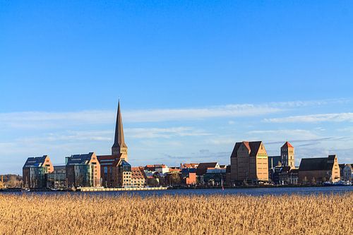 Blick über die Warnow auf Rostock