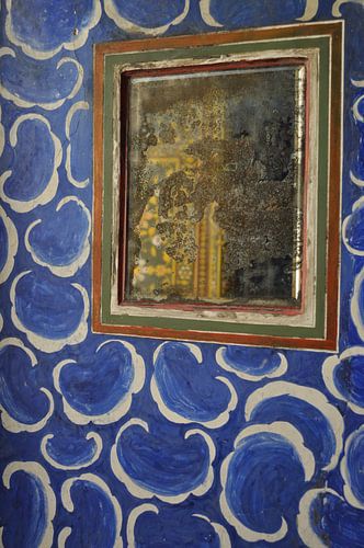 Miroir, miroir sur le mur en Inde