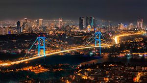 Ligne d'horizon d'Istanbul (Turquie) avec vue sur le pont du Bosphore sur Roy Poots