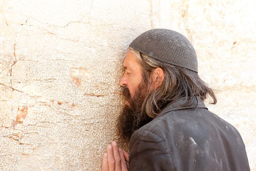 Betender Mann an der Klagemauer in Jerusalem von Ronald Wilfred Jansen