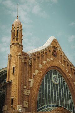 Art Nouveau in Valencia: Markthal onder een blauwe hemel van NZME Photography