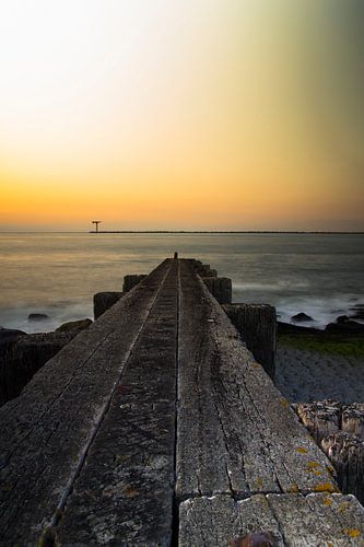 Wellenbrecher im Abendsonne