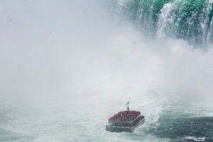 Hornblower-rondvaartboot bij de Niagara watervallen sur Stephan Neven