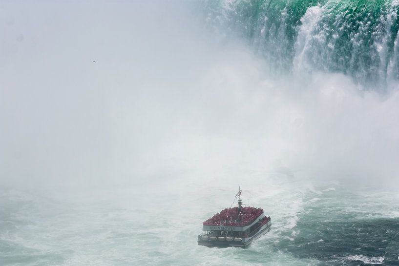 Hornblower-rondvaartboot bij de Niagara watervallen van Stephan Neven